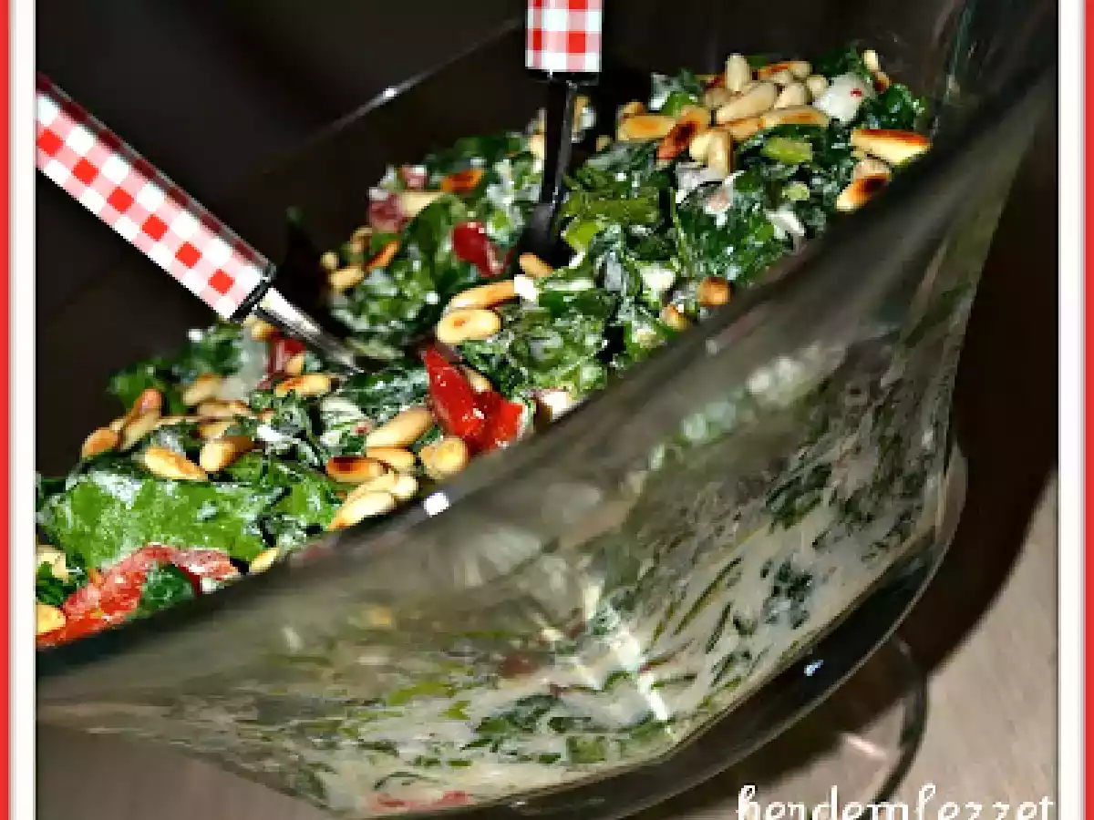 PEYNİR SOSLU ISPANAK SALATASI