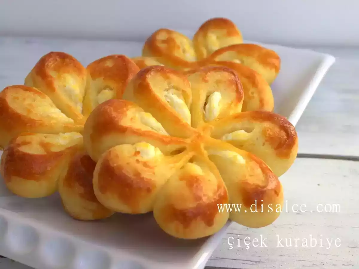 PEYNİRLİ ÇİÇEK POĞAÇA