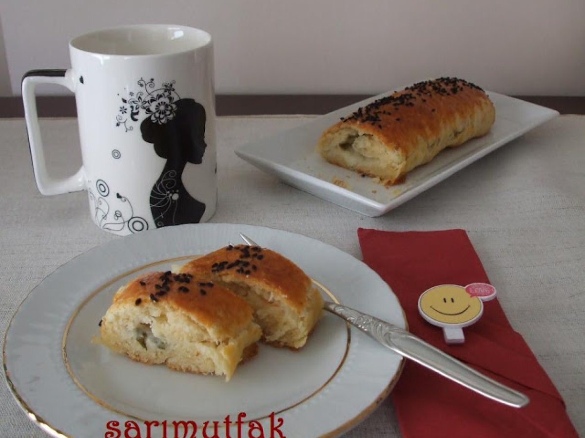PEYNİRLİ RULO POĞAÇA