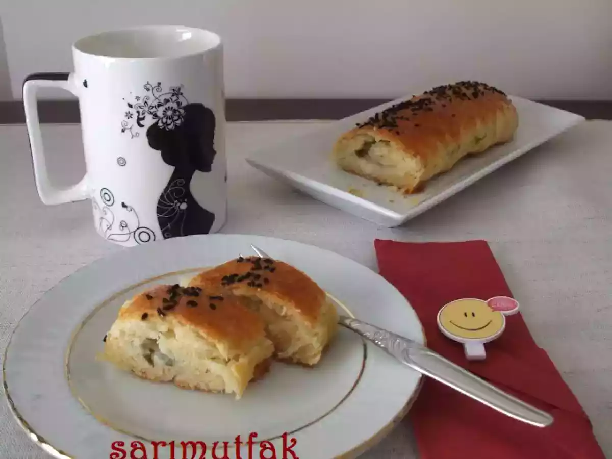 PEYNİRLİ RULO POĞAÇA