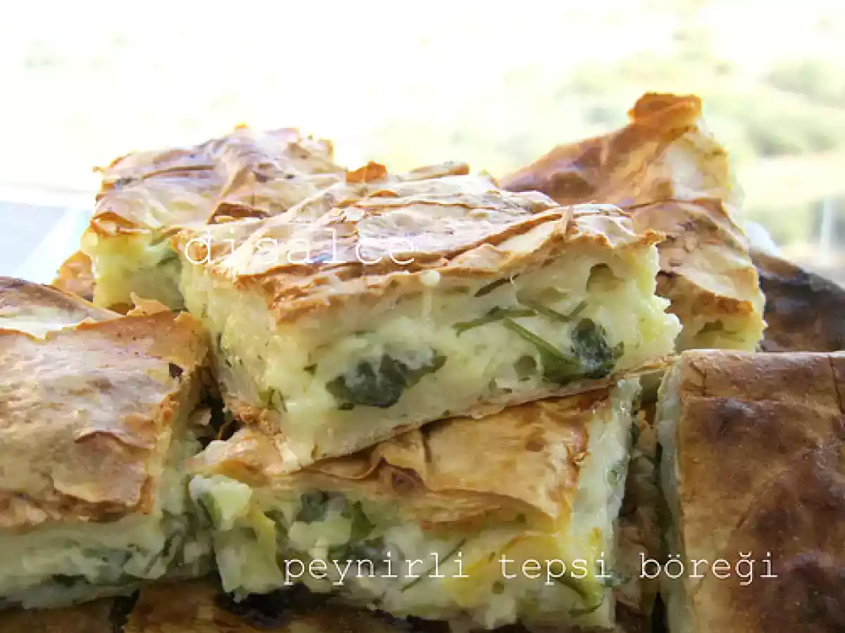 PEYNİRLİ TEPSİ BÖREĞİ