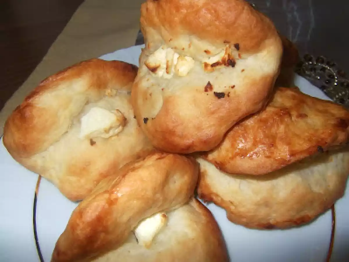 Peynirli ağzıaçık poğaça
