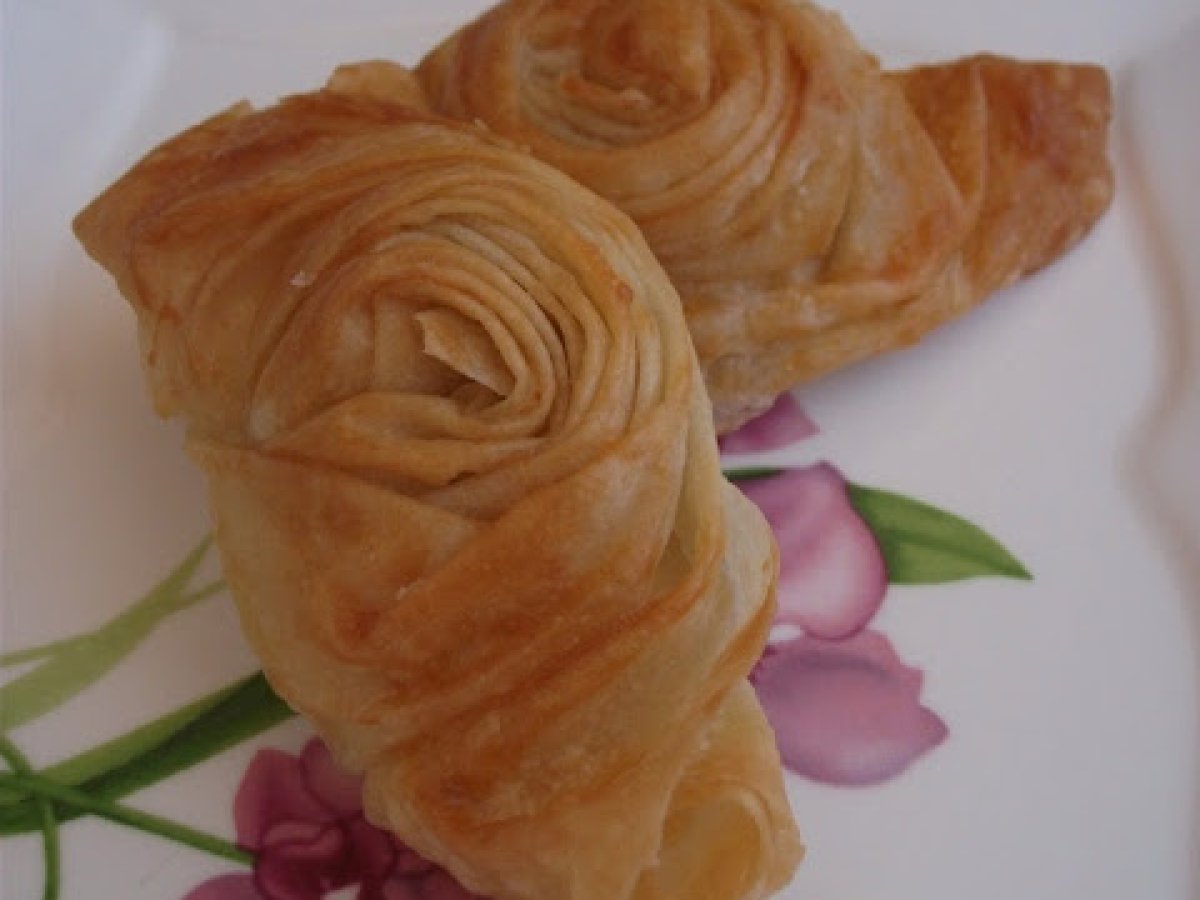 Peynirli Midye Börek