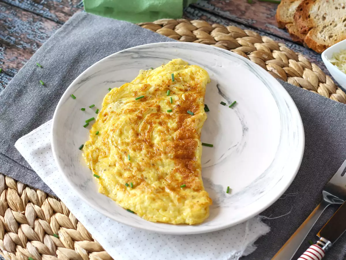 Peynirli omlet, 5 dakikada hazır hızlı tarif! - fotoğraf 2
