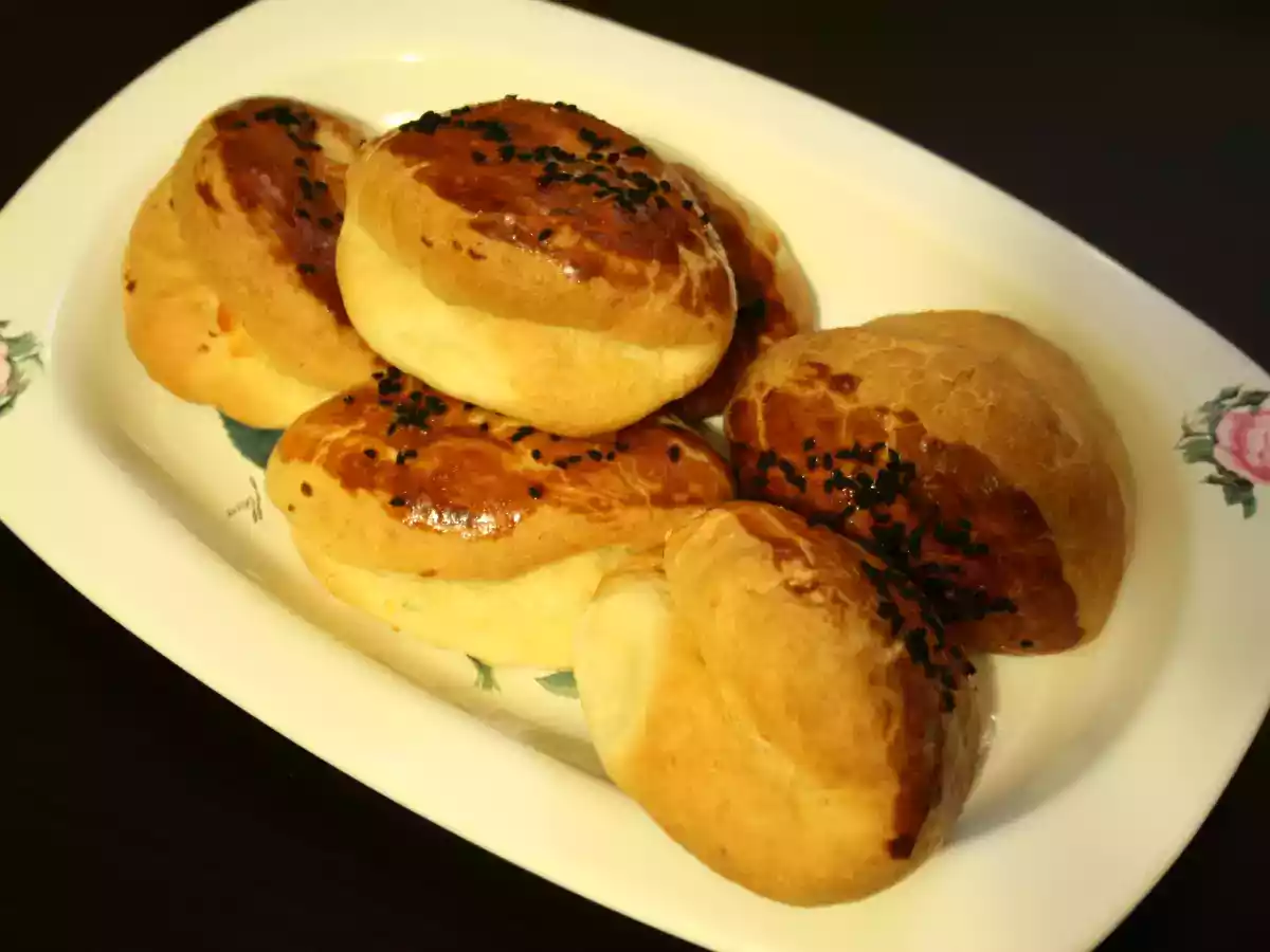 Peynirli Pastane Poğaçası