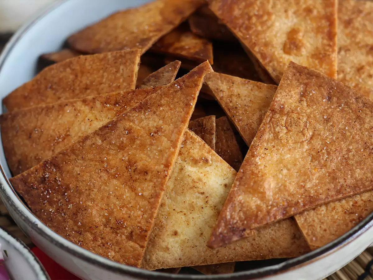 Pico de gallo ve ev yapımı tortilla cipsleri - fotoğraf 2