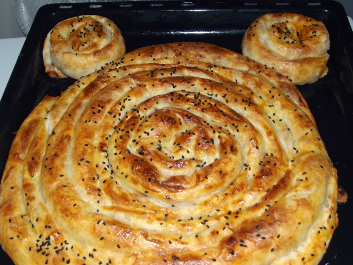 PIRASALI BÖREK İÇİ Sebzeli