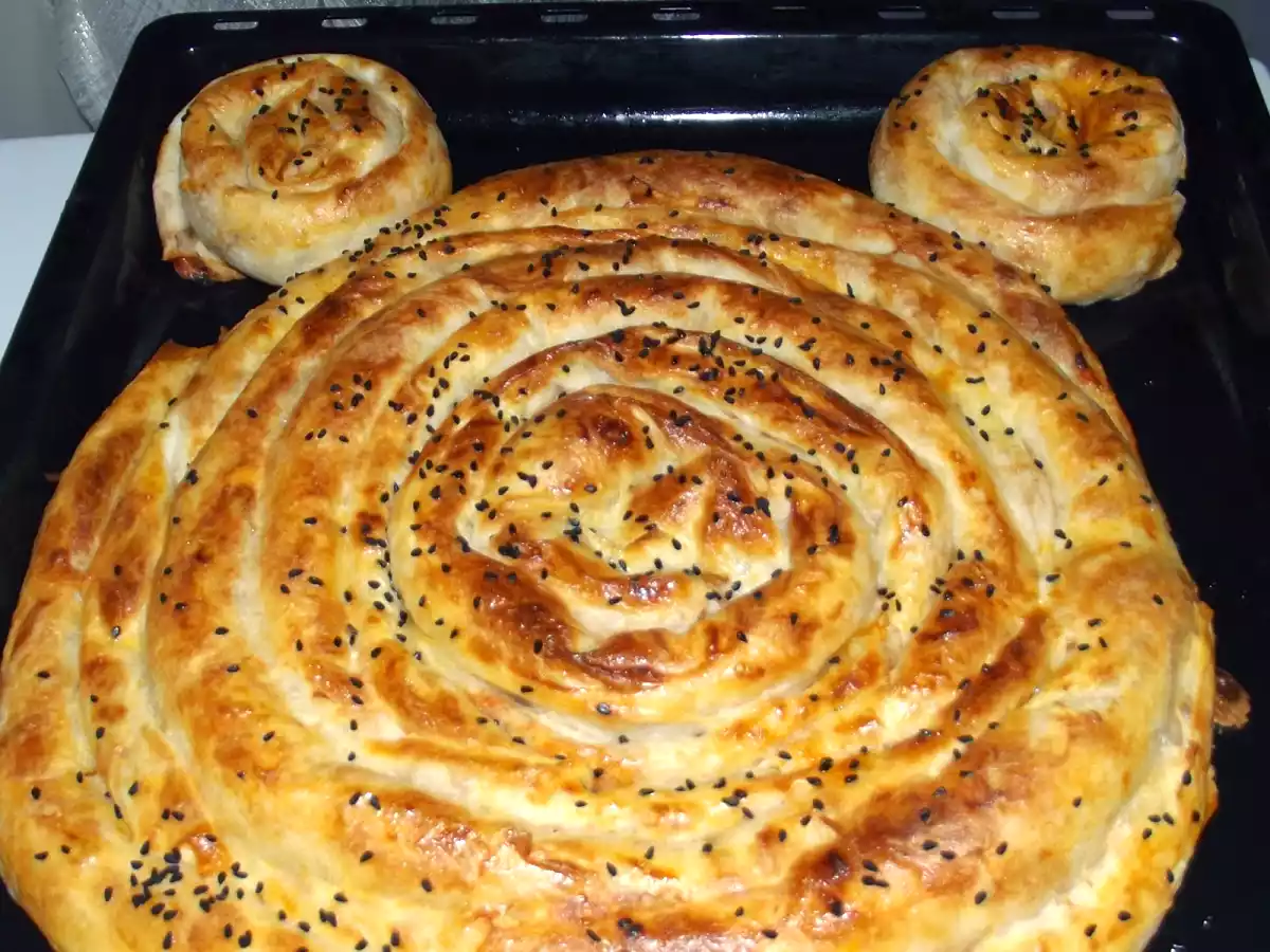 PIRASALI BÖREK İÇİ Sebzeli