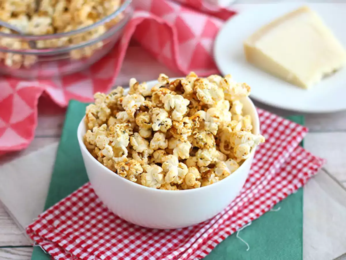 Pizza aromalı patlamış mısır - fotoğraf 2