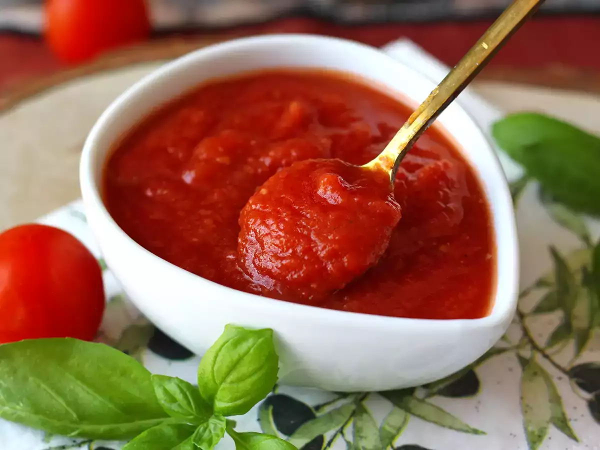Pizza veya pinsa için ideal, tam aromalı çiğ domates sosu.