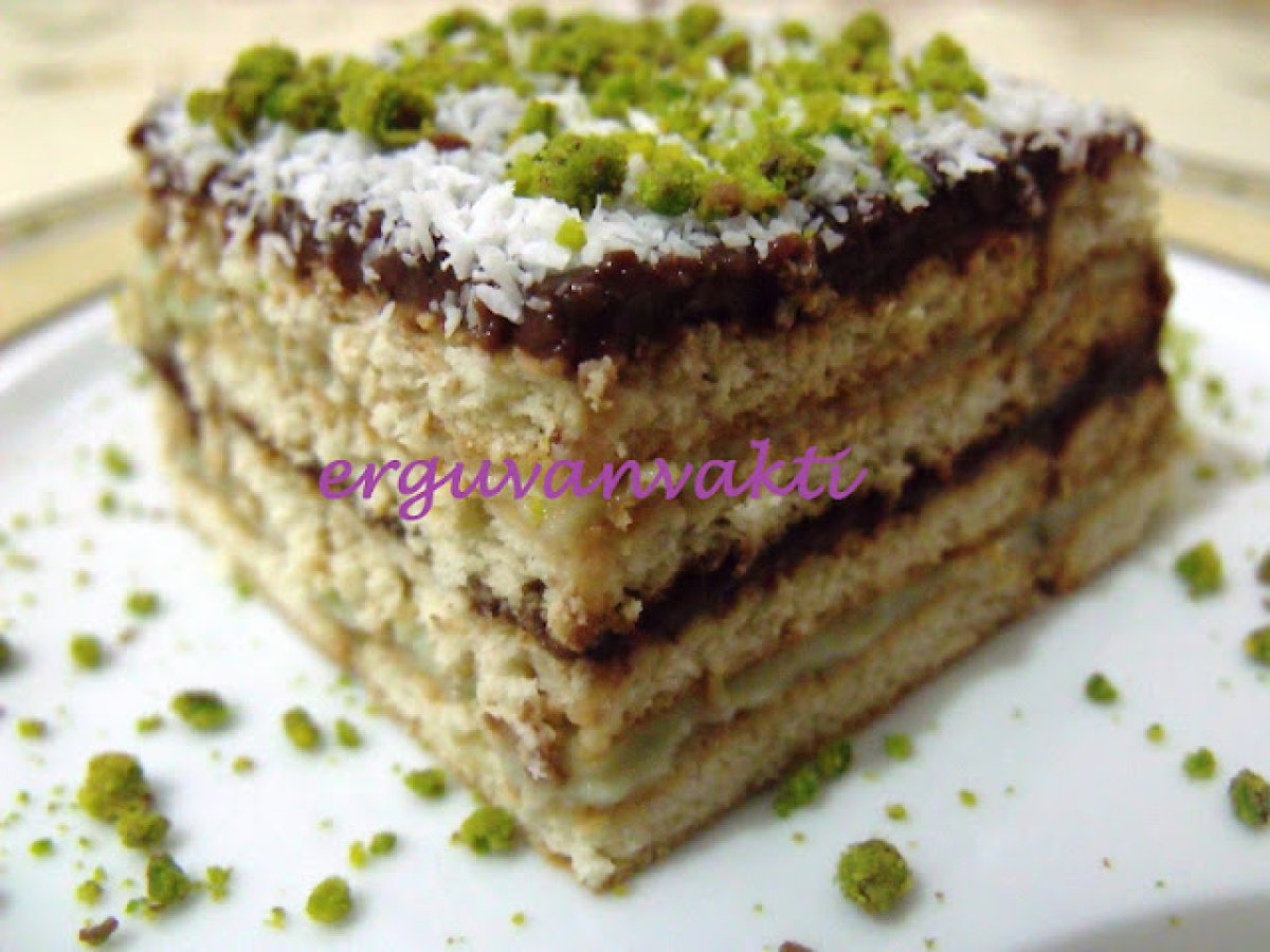 PUDİNGLİ BİSKÜVİLİ PRATİK PASTA