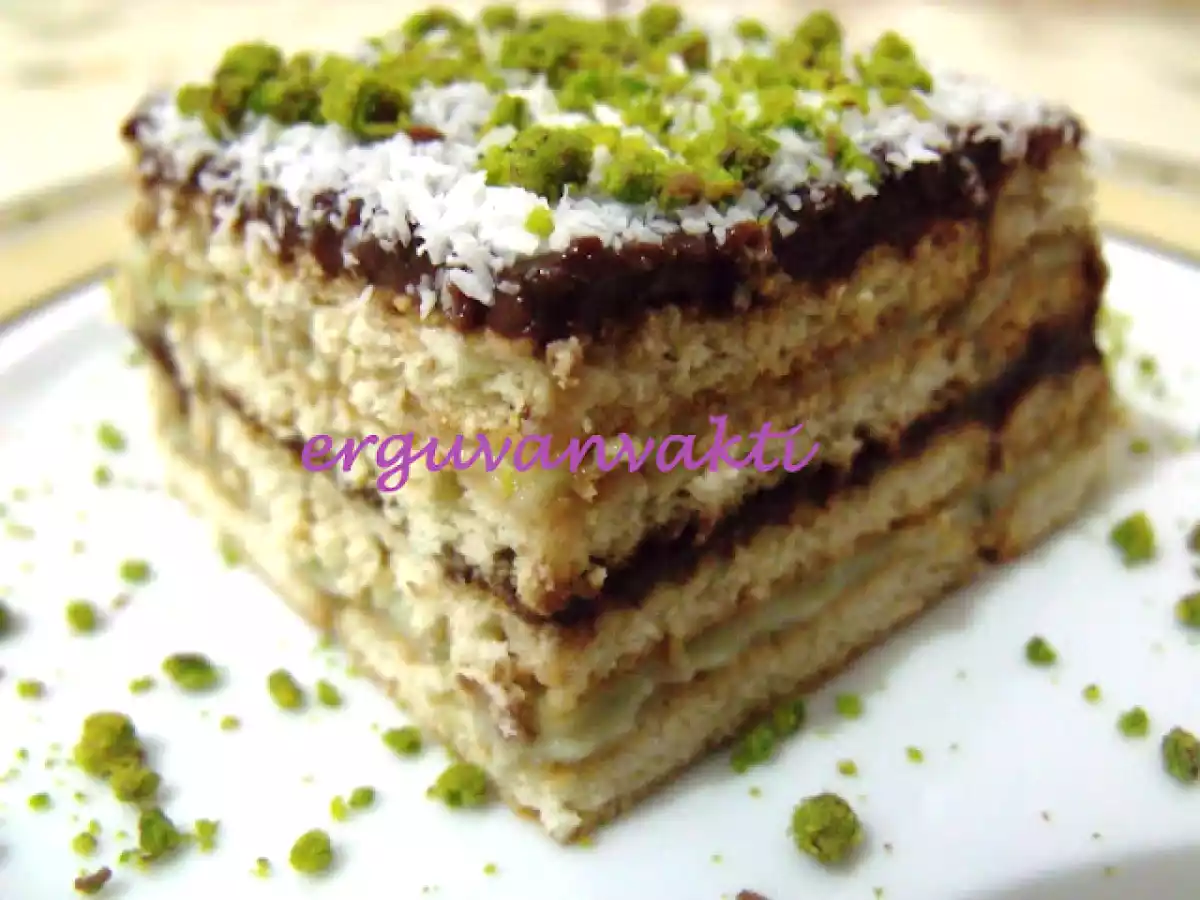 PUDİNGLİ BİSKÜVİLİ PRATİK PASTA