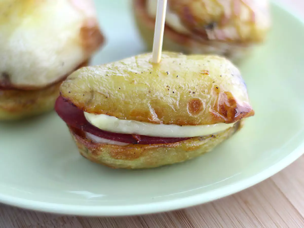 Raclette peynirli patates sandviçi - fotoğraf 2
