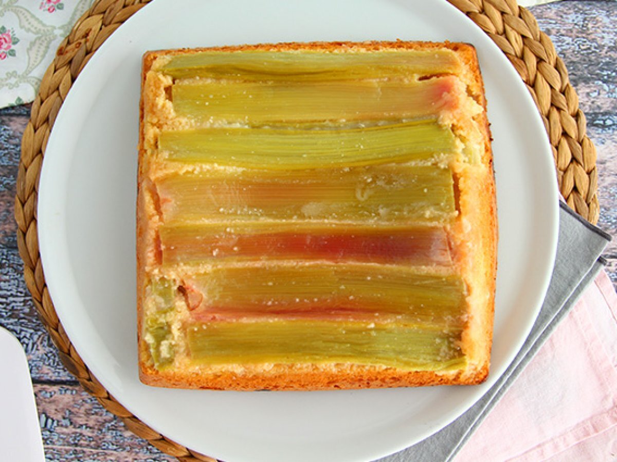 Raventli baş aşağı kek