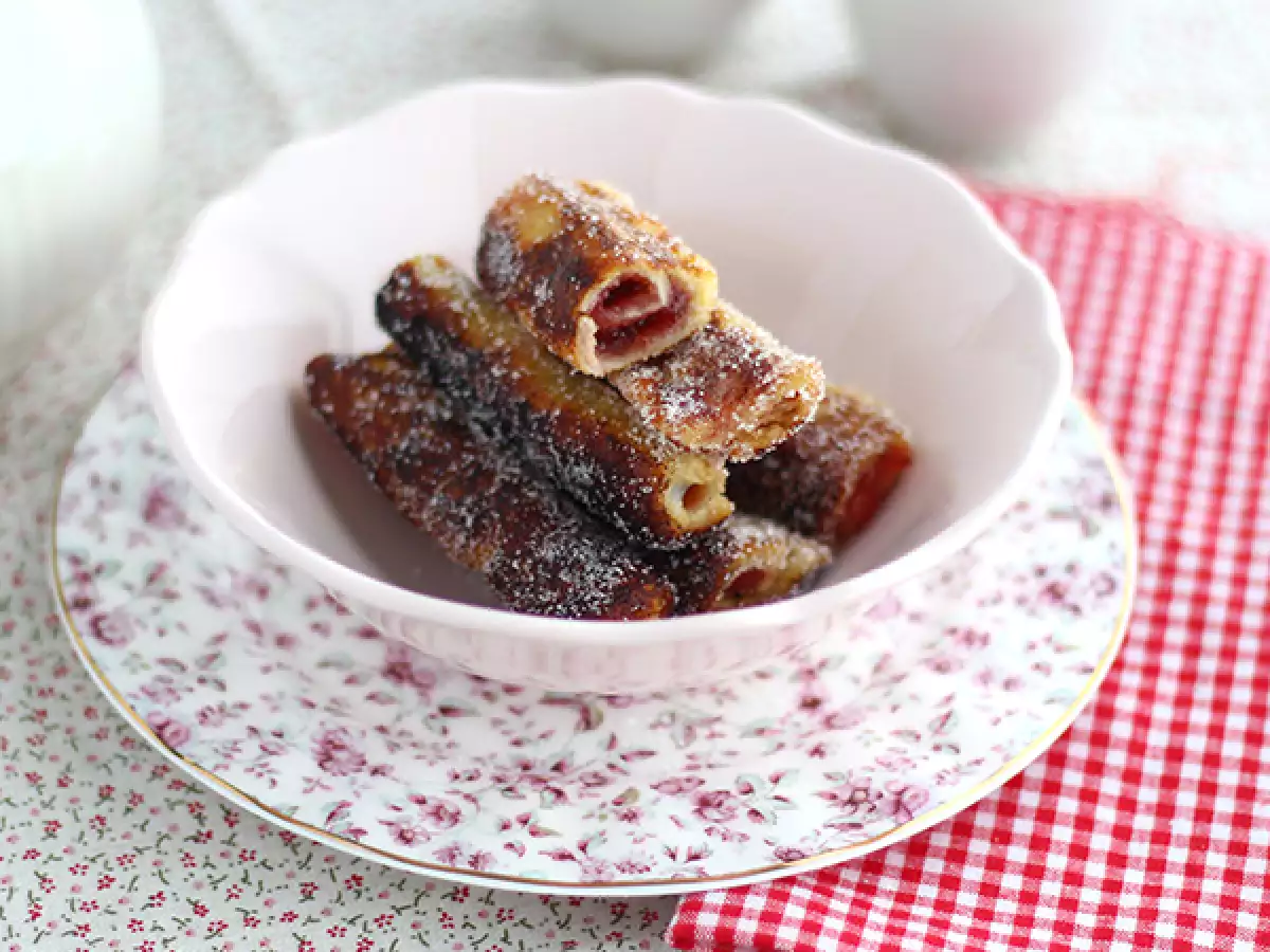 Reçelli Tost Ekmeği Ruloları