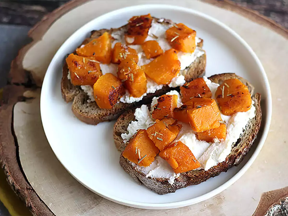 Ricotta, balkabağı ve yumurtalı açık sandviç - fotoğraf 5
