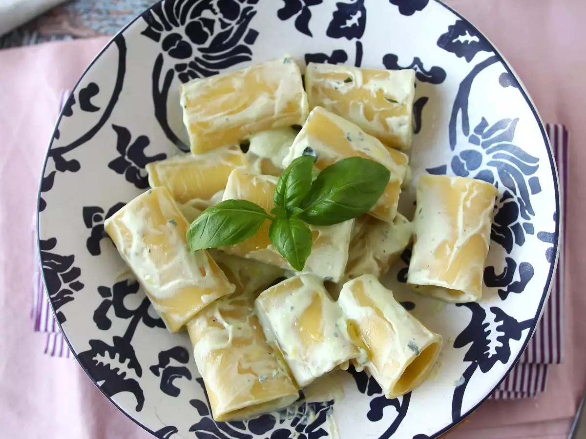 Ricotta kremalı ve fesleğenli makarna - fotoğraf 4