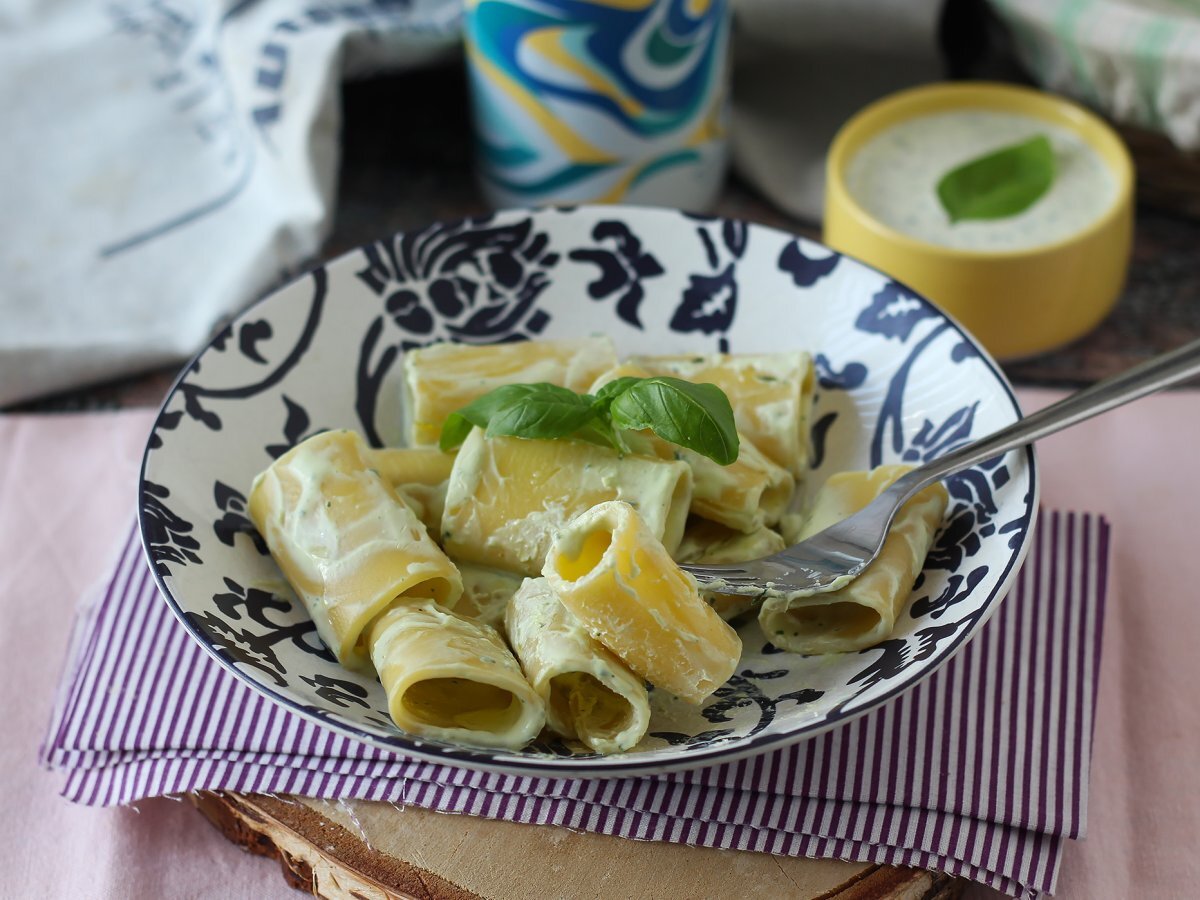 Ricotta kreması ve fesleğenli makarna - fotoğraf 2