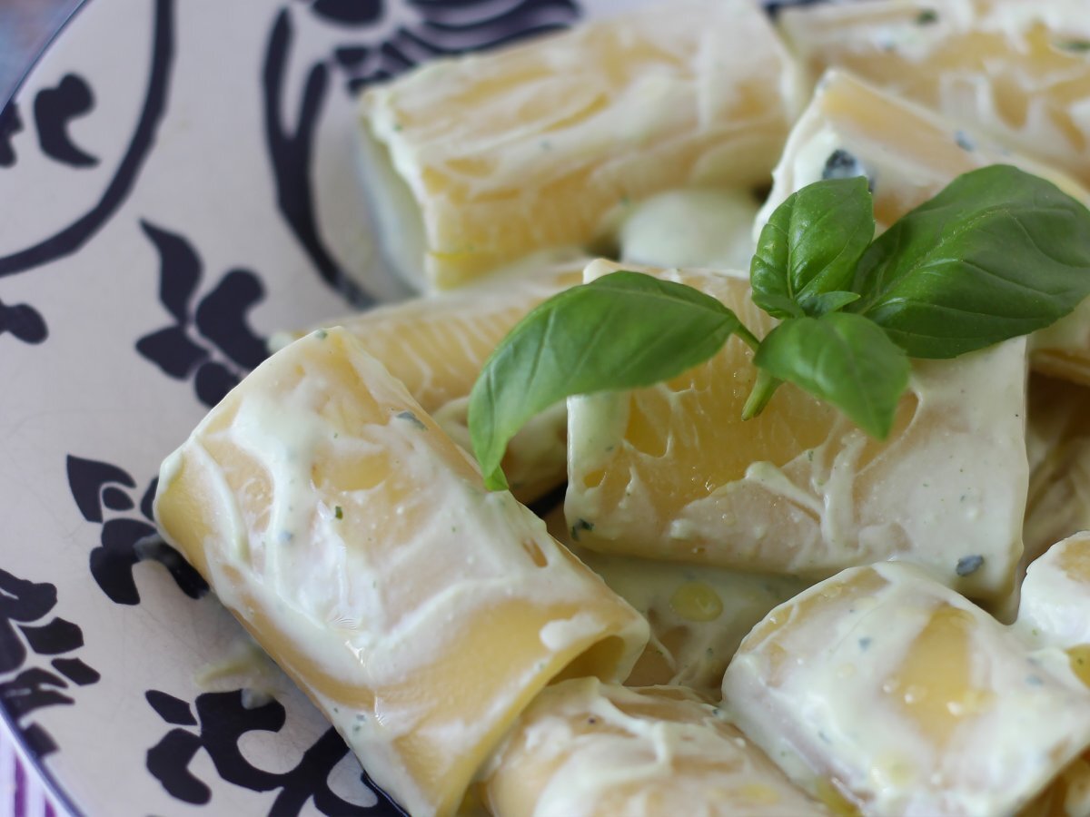 Ricotta kreması ve fesleğenli makarna - fotoğraf 3