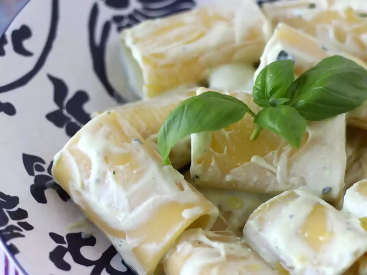 Ricotta kreması ve fesleğenli makarna - fotoğraf 3