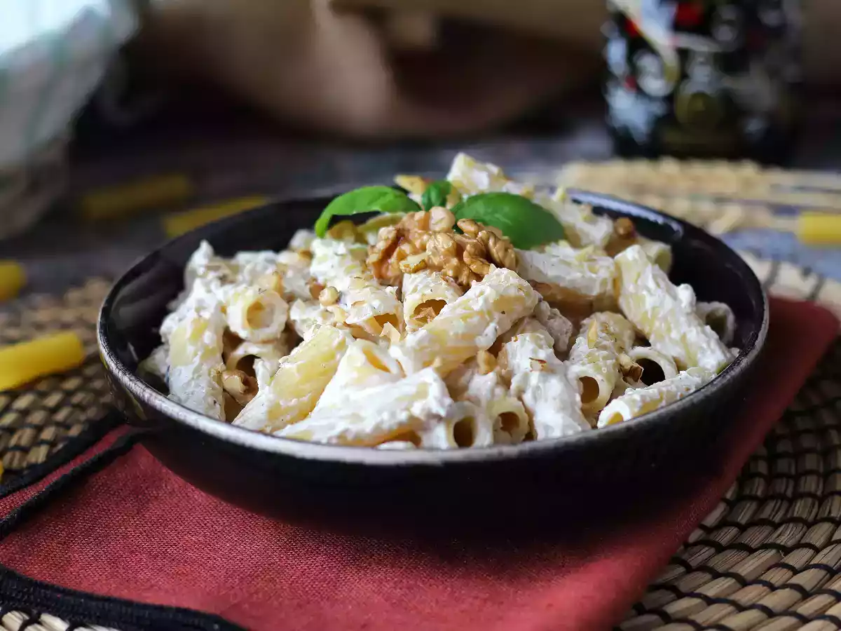 Ricotta ve cevizli makarna: kremsi ve çıtır çıtır