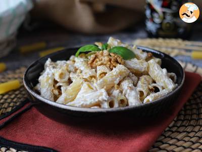 Ricotta ve cevizli makarna: kremsi ve çıtır çıtır