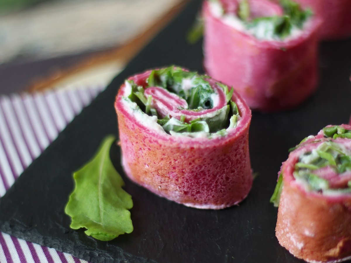 Ricotta ve roka ile pancarlı krep ruloları - fotoğraf 3