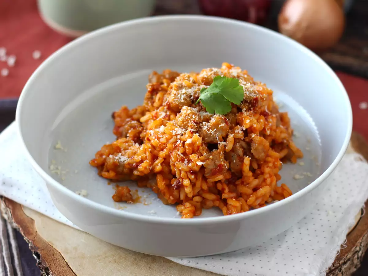 Risotto 'nduja ve sosis, yoğun lezzete sahip bir ilk yemek - fotoğraf 2