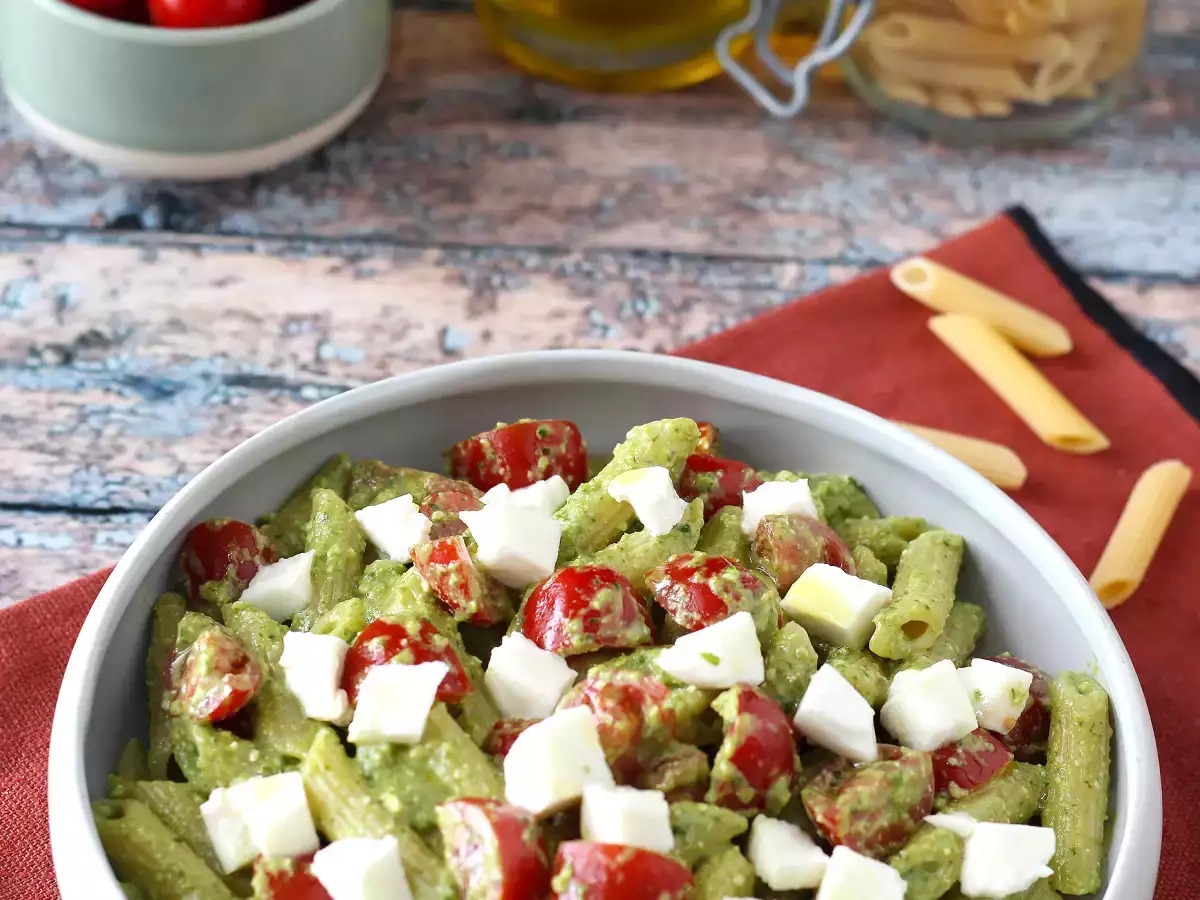 Roka pesto, çeri domates ve mozzarellalı soğuk makarna: taze ve hızlı yaz tarifi - fotoğraf 5