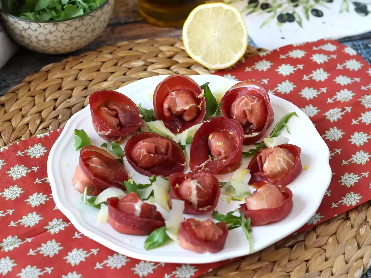 Roka ve ricotta peyniri ile doldurulmuş tortelloni di bresaola: lezzetli ve 10 dakikada hazır! - fotoğraf 6