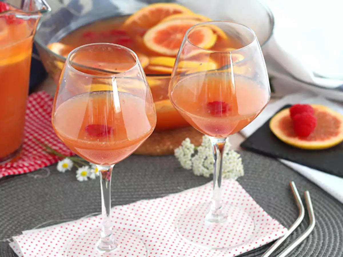 Roze şaraplı pembe sangria