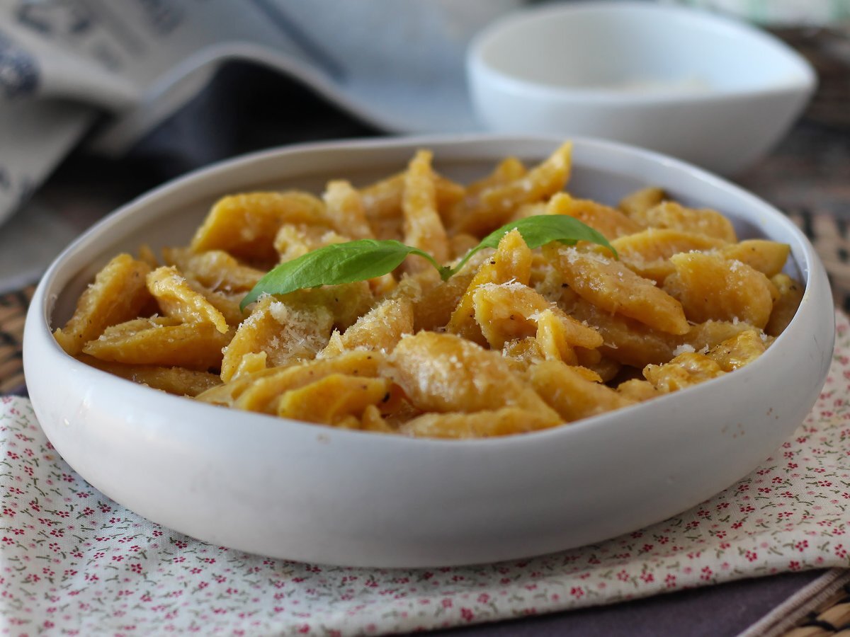 Sadece 2 malzemeli taze butternut makarna