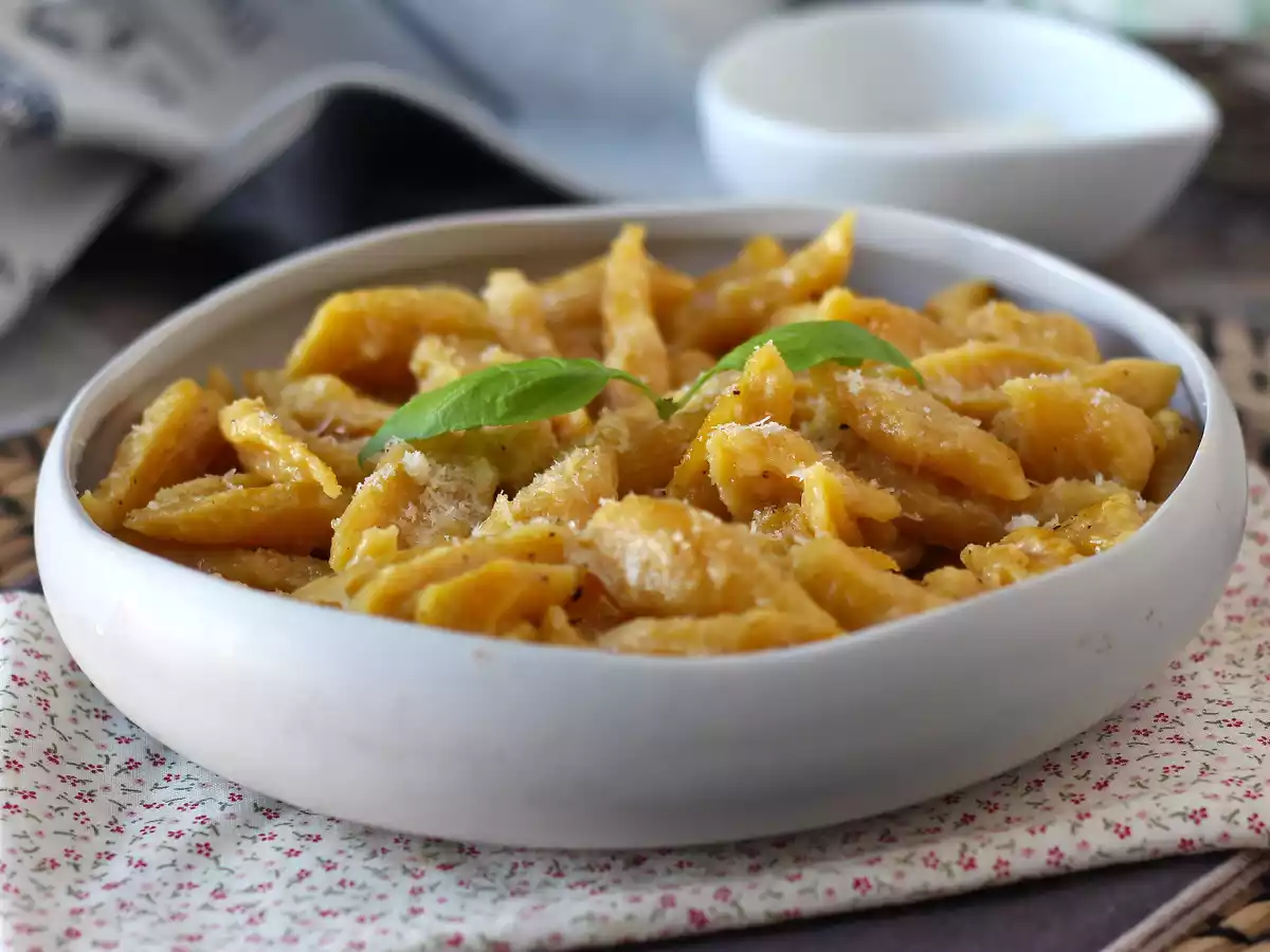 Sadece 2 malzemeli taze butternut makarna