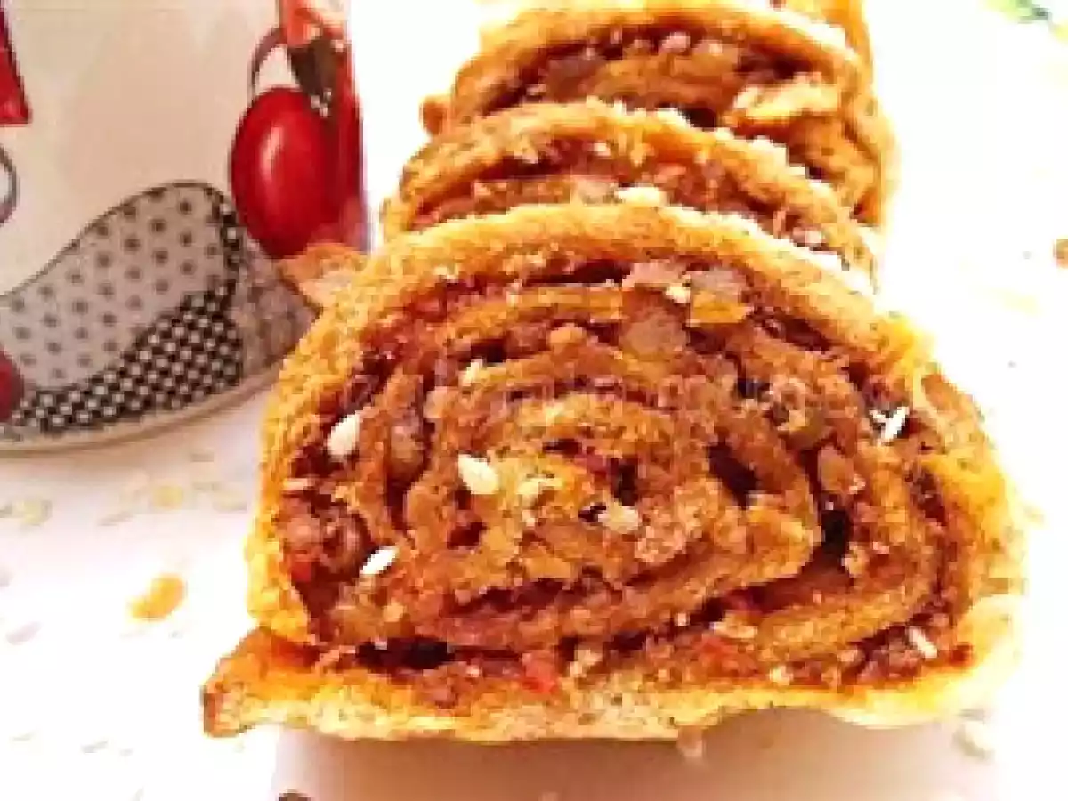 Salçalı rulo poğaça