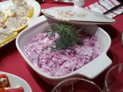 Sarımsaklı Yoğurtlu Mayonezli Kırmızı Lahana Salatası