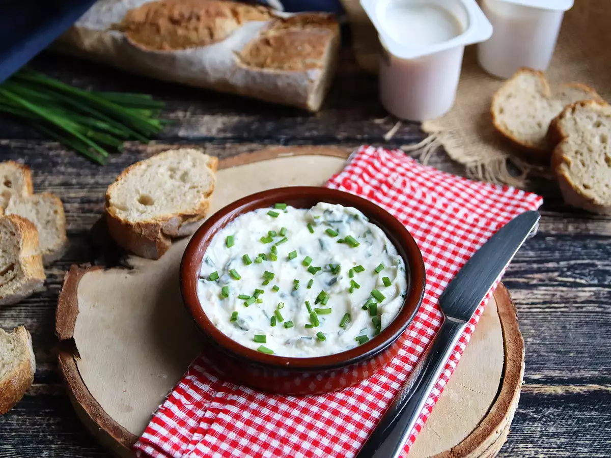 Sarımsaklı ve otlu vegan taze peynir (soya yoğurduyla!) - fotoğraf 4