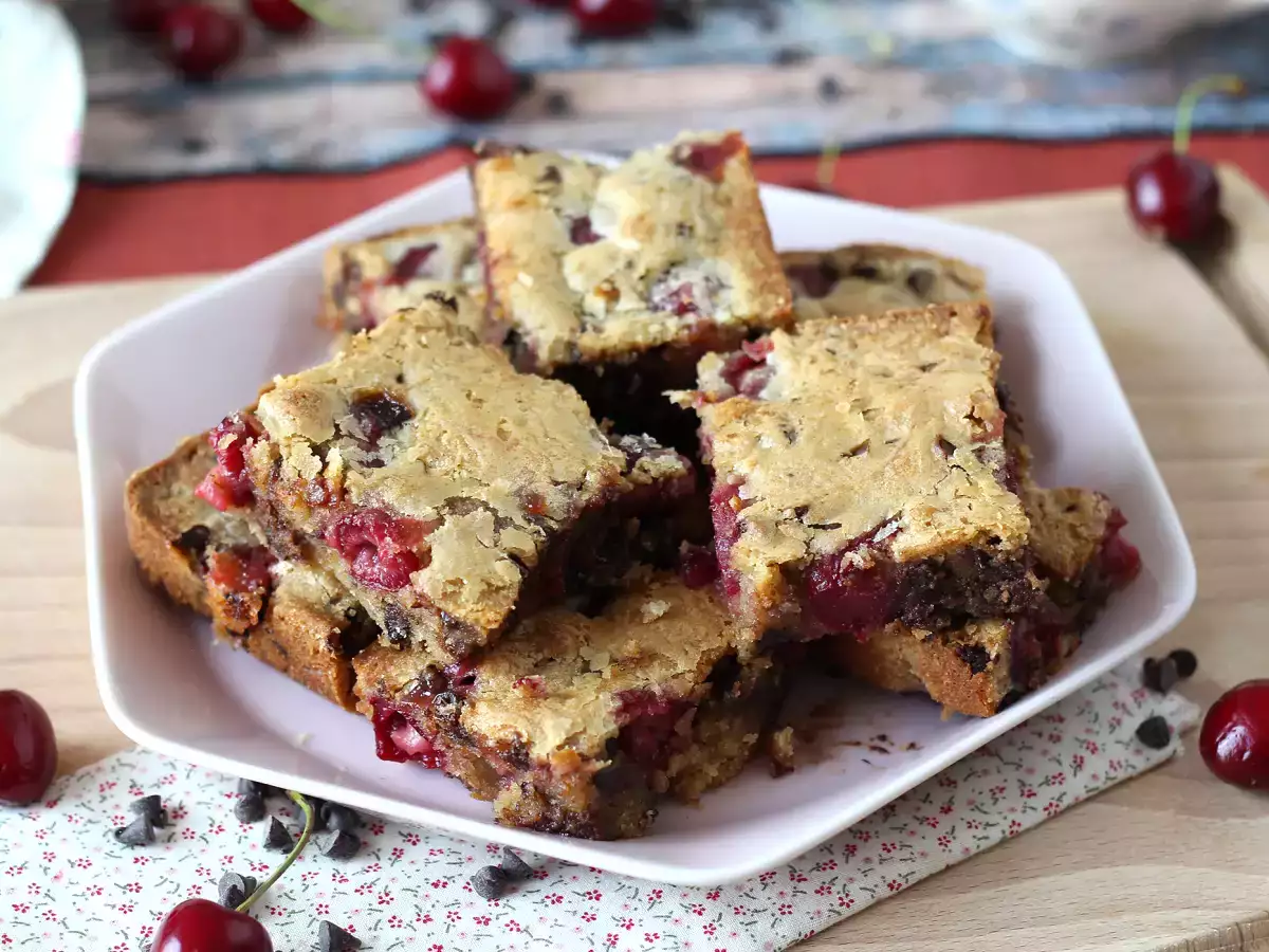 Sarışın vişne ve çikolata, mükemmel çıtır ve fondanlı kek - fotoğraf 3