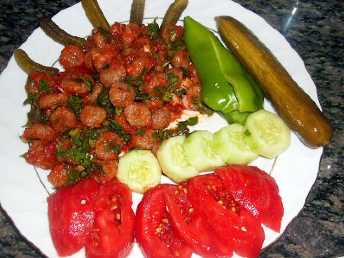 SARMISAKLI KÖFTE
