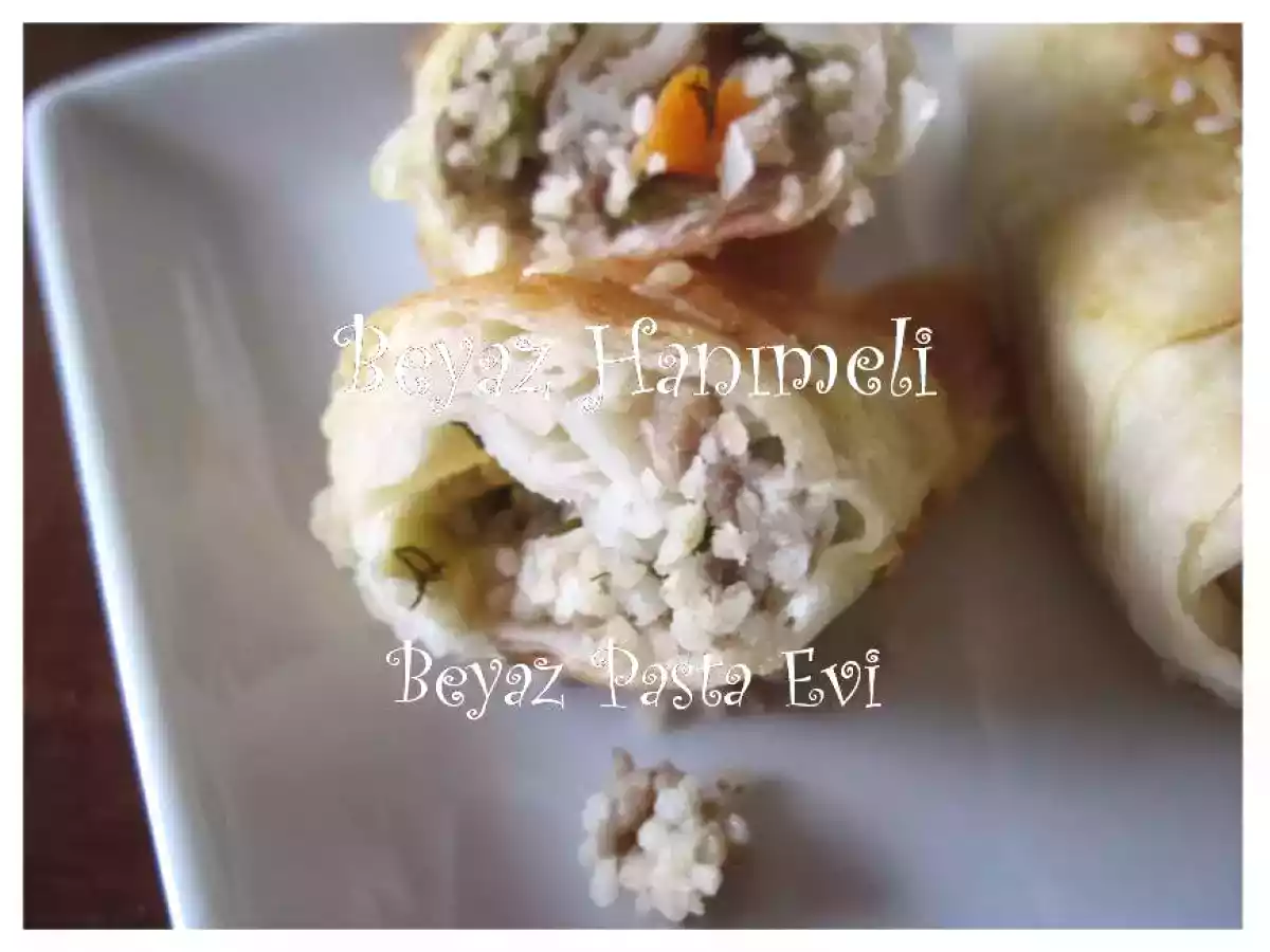 Sebzeli, bulgurlu ve kıymalı börek - fotoğraf 2