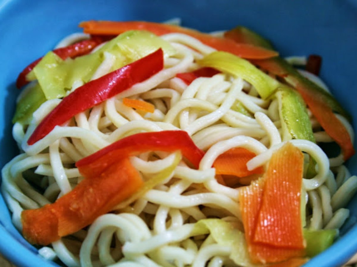 Sebzeli Noodle (Çin Eriştesi)