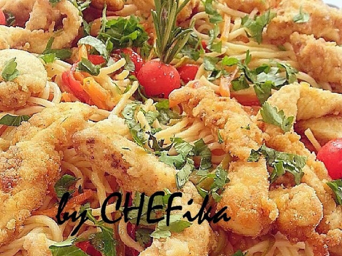 SEBZELİ NOODLE VE 5 BAHARATLI CITIR TAVUK