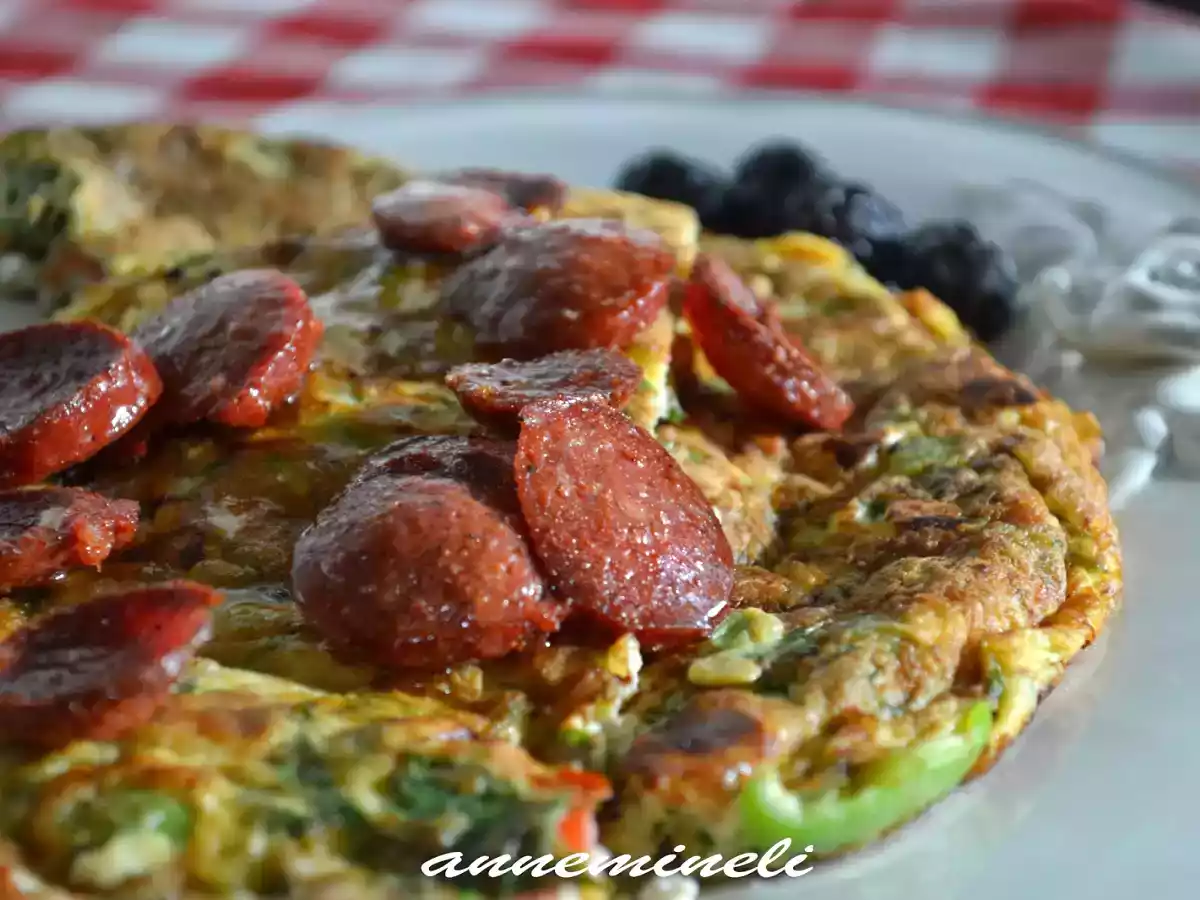 SEBZELİ SUCUKLU OMLET