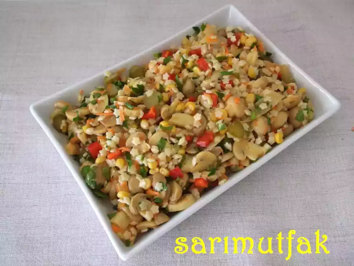 ŞEHRİYELİ MANTAR SALATASI