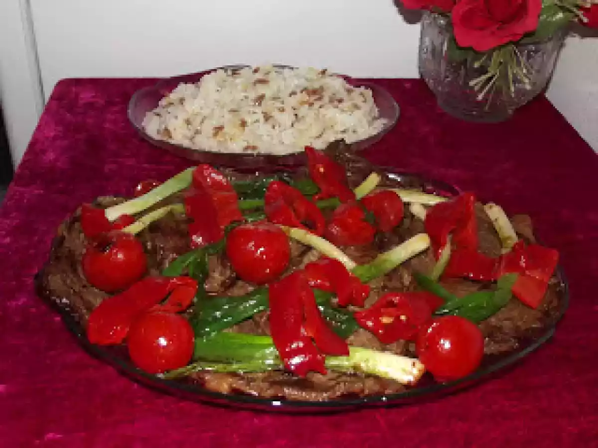 Şehriyeli İki Renkli Pirinç Pilavı Sebzeli Et Tarifi