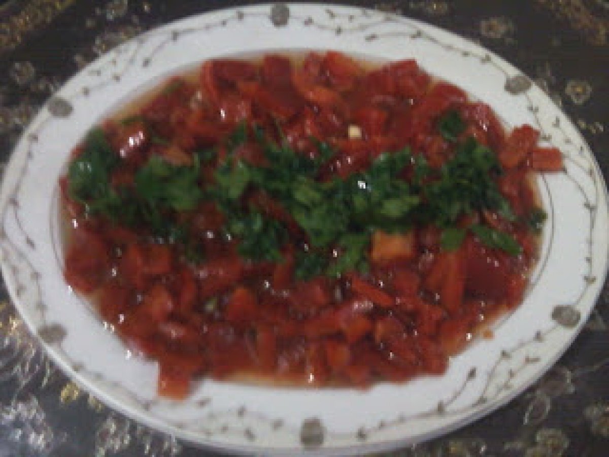 SİRKELİ KIRMIZI BİBER SALATASI