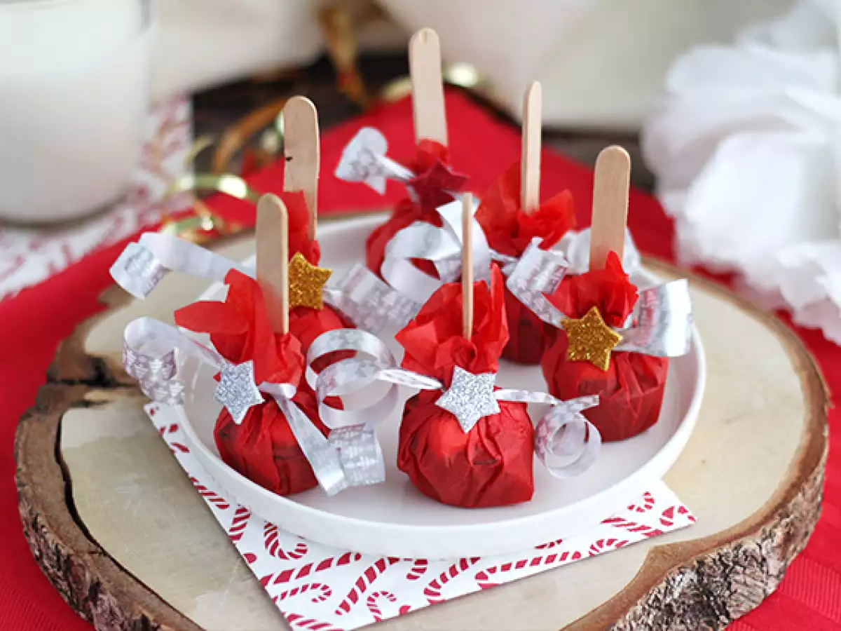 Sıcak çikolata lolipopları: bitter çikolata + marshmallow