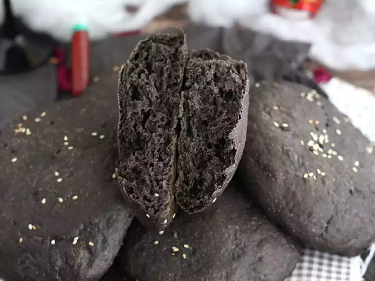 Siyah kalamar mürekkebi çörekleri - fotoğraf 2