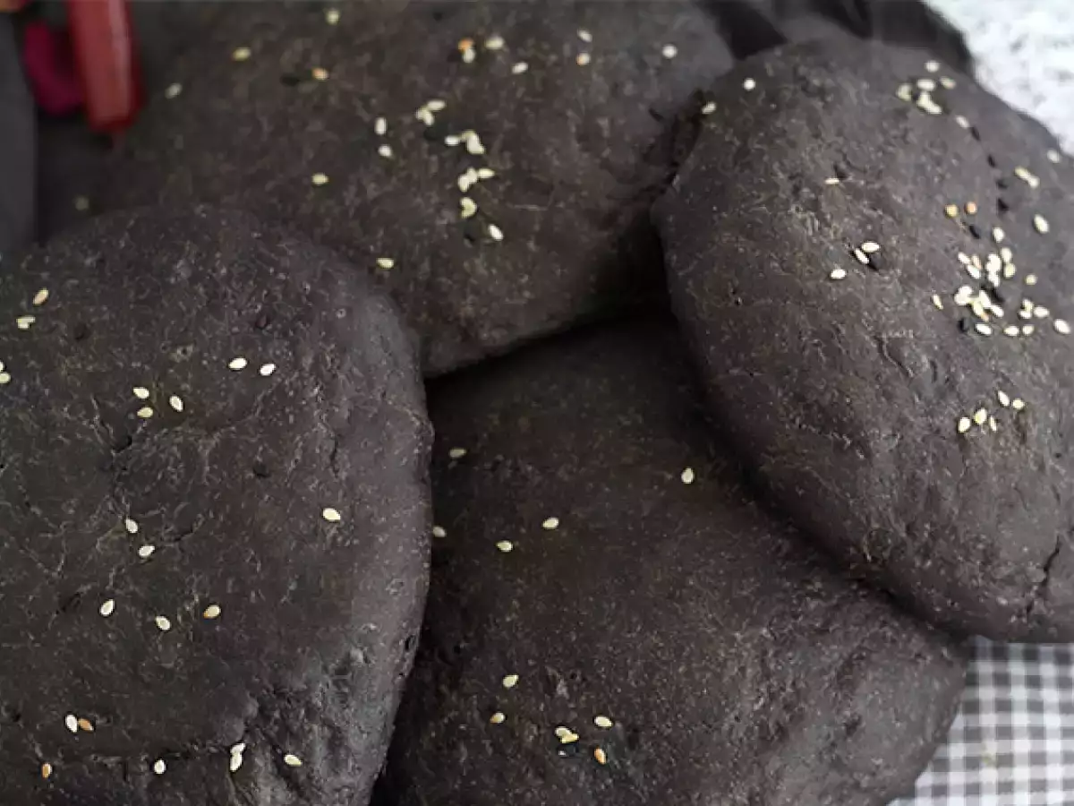 Siyah kalamar mürekkebi çörekleri - fotoğraf 3