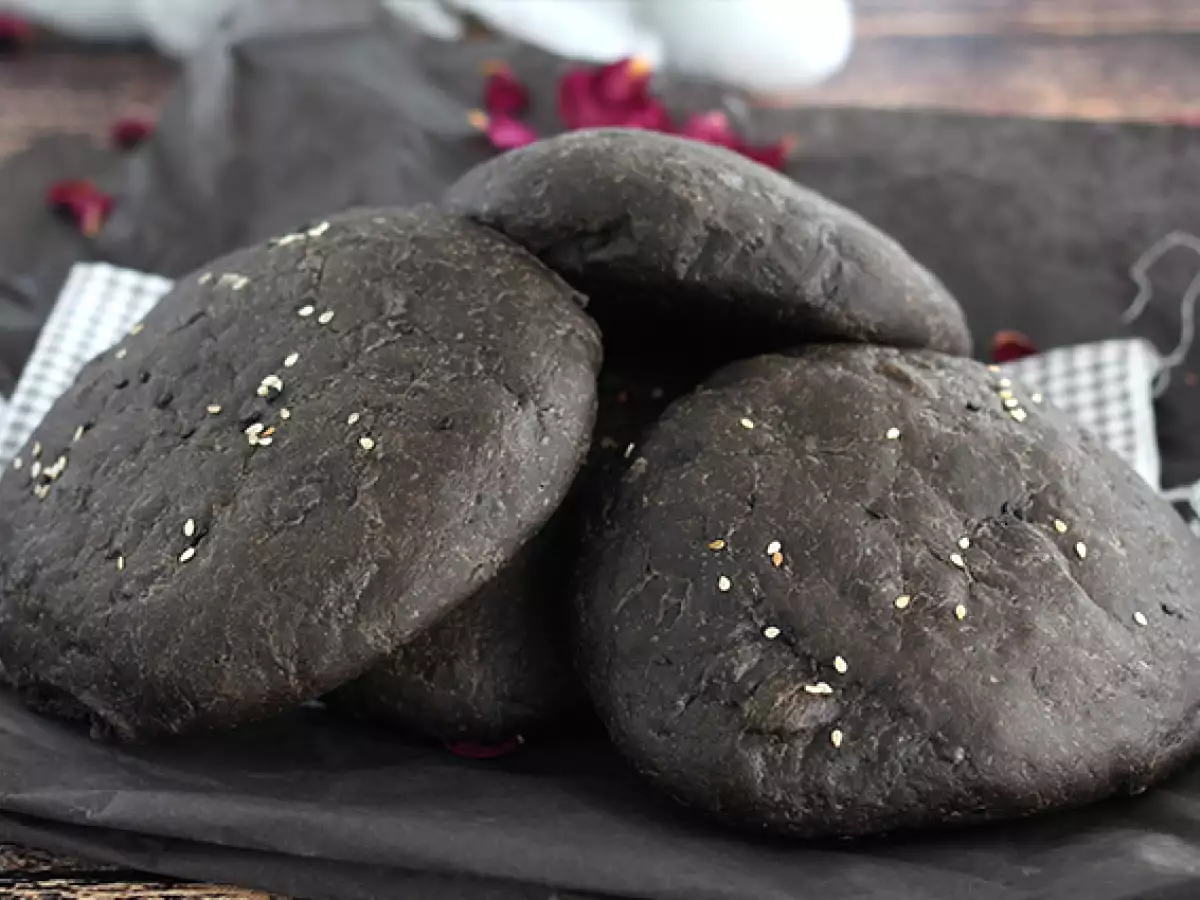 Siyah kalamar mürekkebi çörekleri - fotoğraf 4