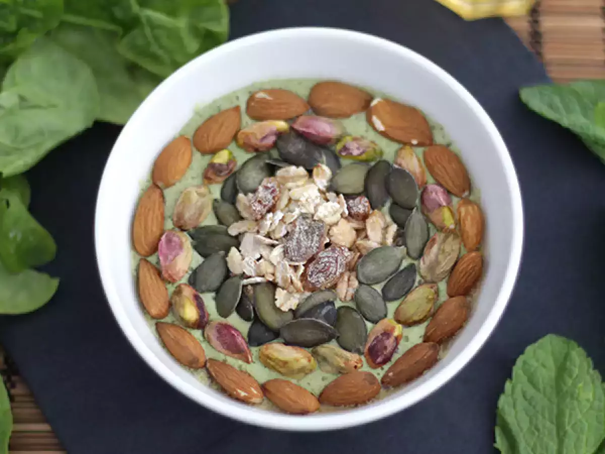 Smoothie kasesi kivi nane ıspanak filizleri - fotoğraf 2